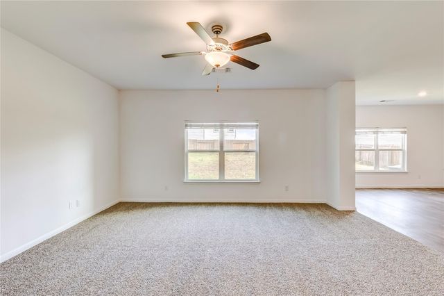 117 Fairfax LN, Jarrell, TX 76537