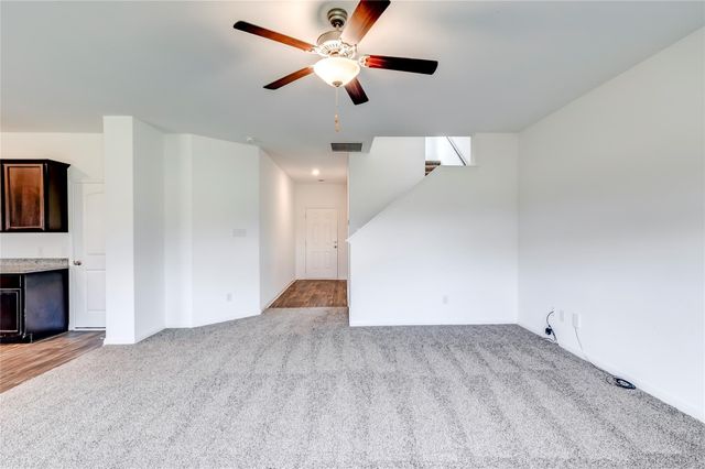 117 Fairfax LN, Jarrell, TX 76537