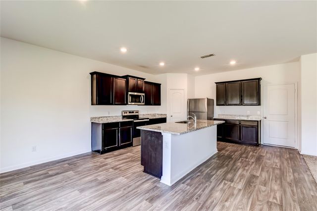 117 Fairfax LN, Jarrell, TX 76537