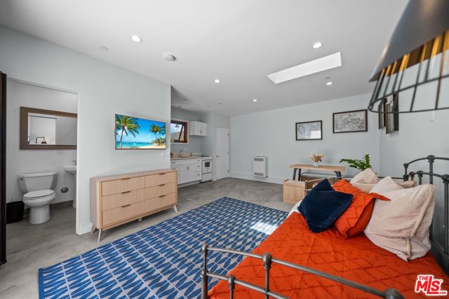 12534 W Gilmore Avenue, Los Angeles, CA 90066
