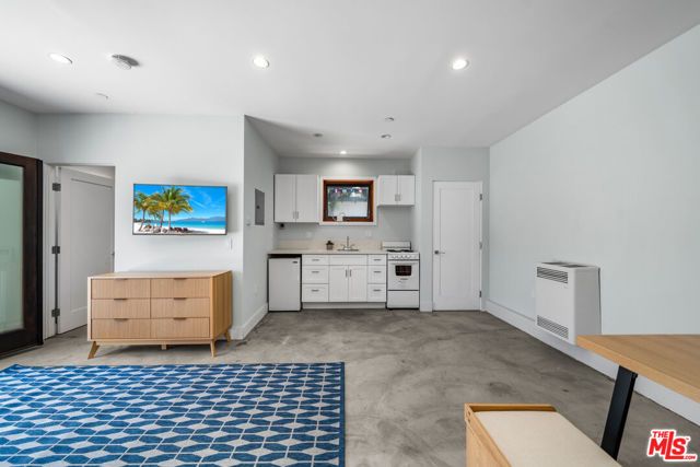 12534 W Gilmore Avenue, Los Angeles, CA 90066