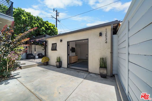 12534 W Gilmore Avenue, Los Angeles, CA 90066
