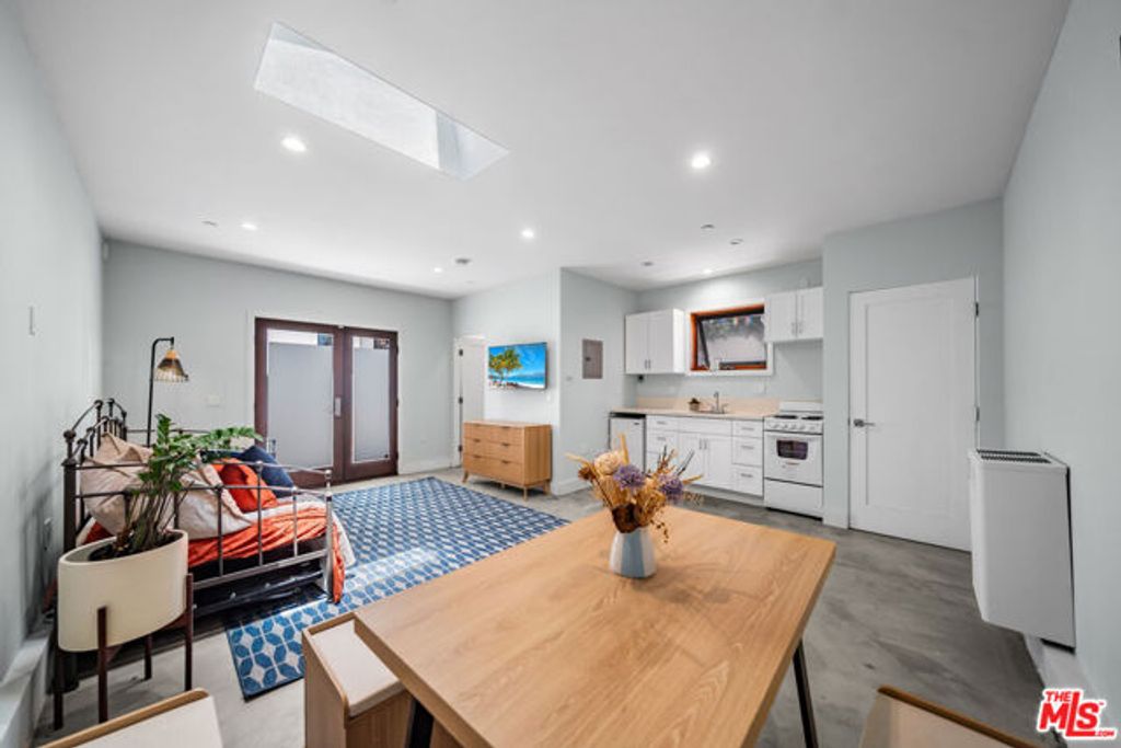 12534 W Gilmore Avenue, Los Angeles, CA 90066