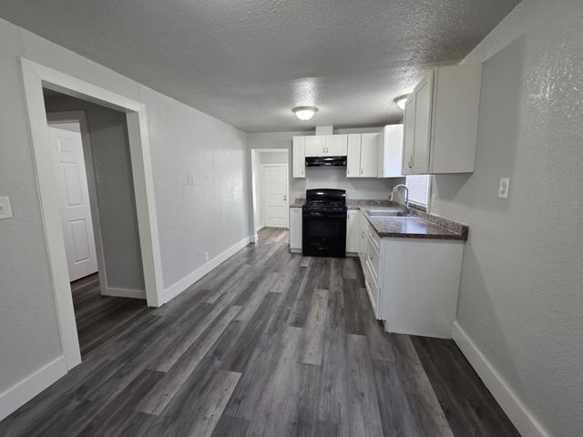 1810 E Flora St, Stockton, CA 95205