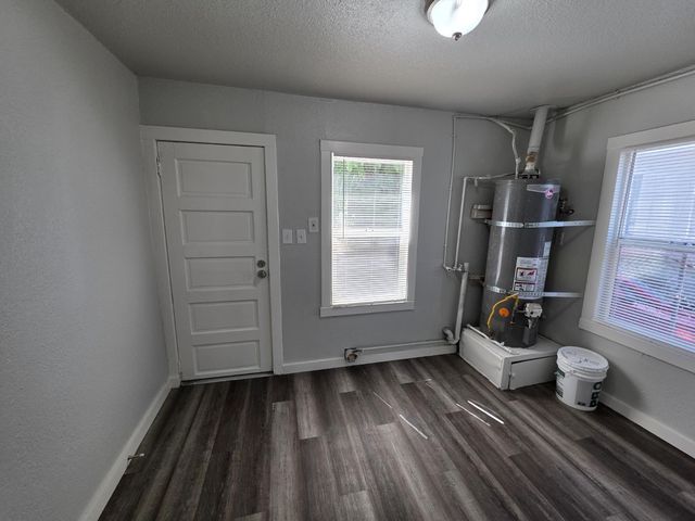 1810 E Flora St, Stockton, CA 95205
