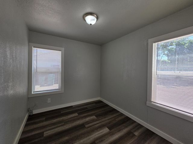 1810 E Flora St, Stockton, CA 95205