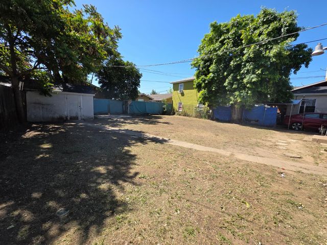 1810 E Flora St, Stockton, CA 95205