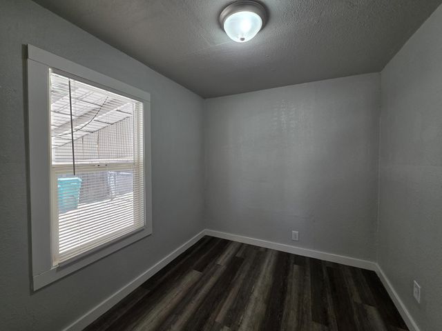 1810 E Flora St, Stockton, CA 95205