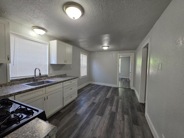 1810 E Flora St, Stockton, CA 95205