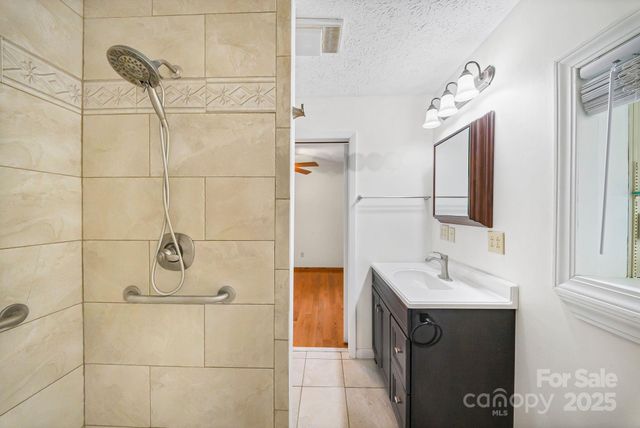 25 Mezzo Cove, Asheville, NC 28804