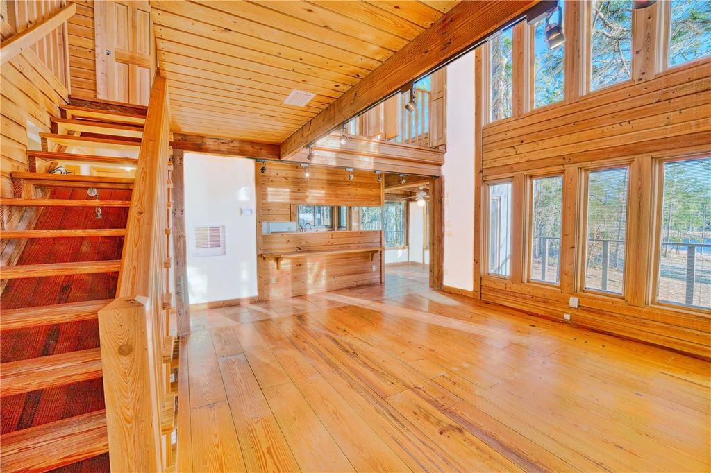 Image 12 of property listing at 123 MASON LAKE TRAIL, Hawthorne, FL 32640