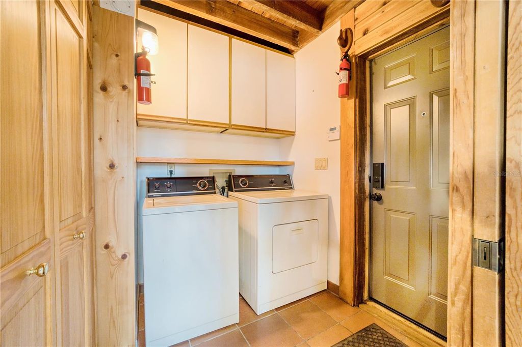 Image 17 of property listing at 123 MASON LAKE TRAIL, Hawthorne, FL 32640