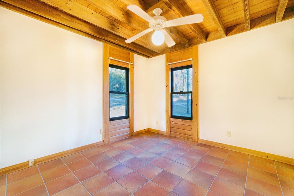 Image 19 of property listing at 123 MASON LAKE TRAIL, Hawthorne, FL 32640