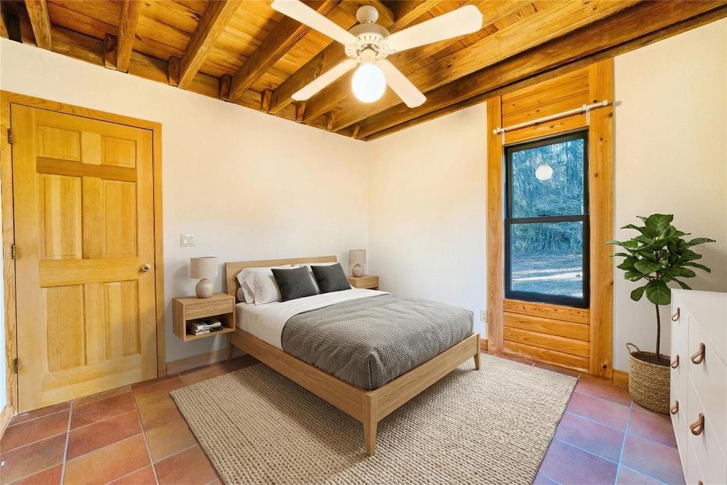 Image 21 of property listing at 123 MASON LAKE TRAIL, Hawthorne, FL 32640