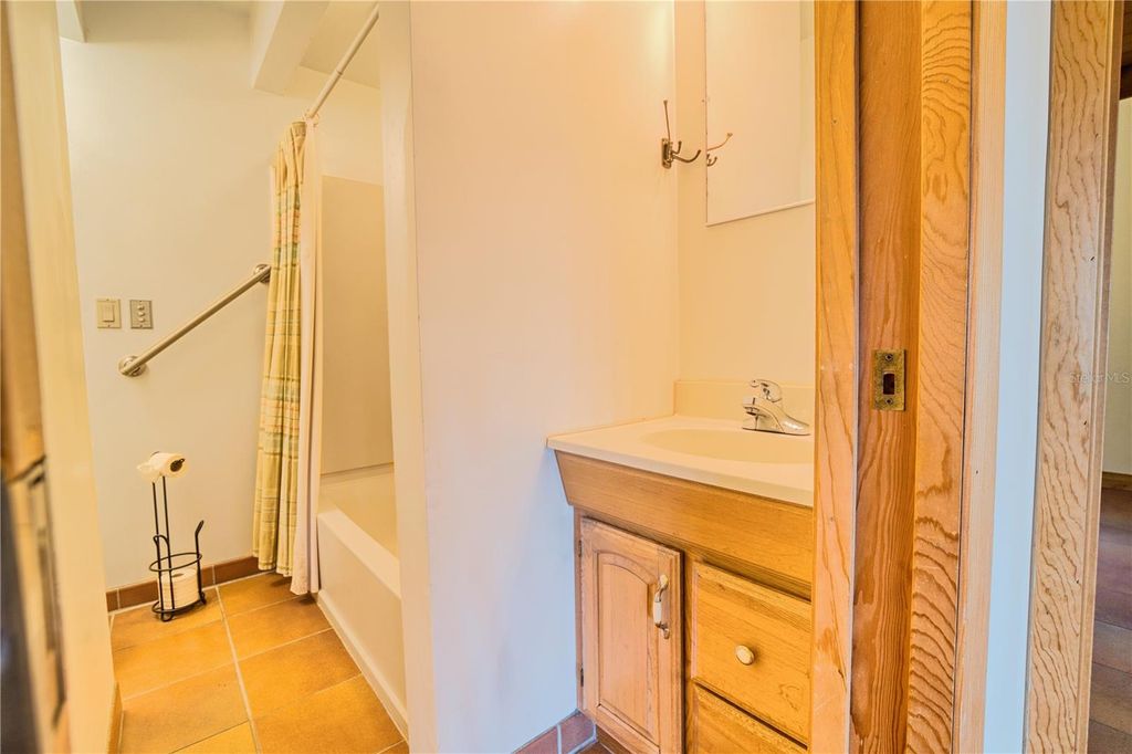 Image 24 of property listing at 123 MASON LAKE TRAIL, Hawthorne, FL 32640