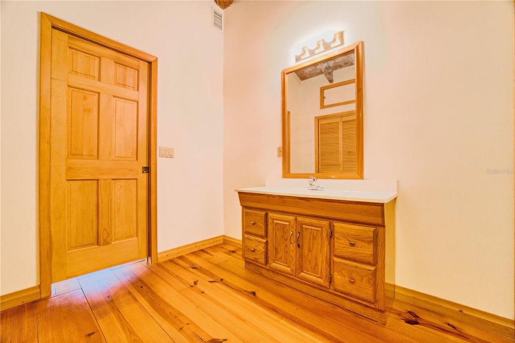 Image 30 of property listing at 123 MASON LAKE TRAIL, Hawthorne, FL 32640