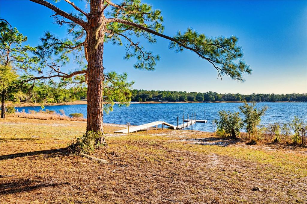 Image 8 of property listing at 123 MASON LAKE TRAIL, Hawthorne, FL 32640