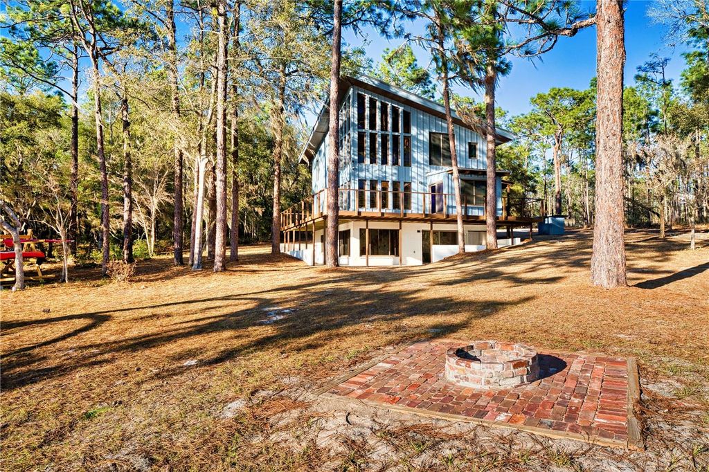 Image 9 of property listing at 123 MASON LAKE TRAIL, Hawthorne, FL 32640