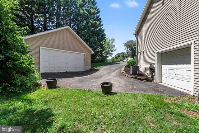 180 HAZEL DR, Manchester, PA 17345