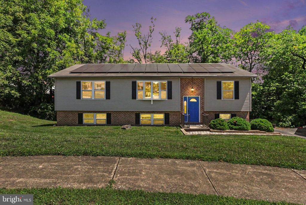 180 HAZEL DR, Manchester, PA 17345