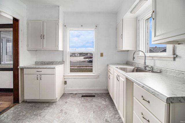 3005 Roger Street Street, South Bend, IN 46628