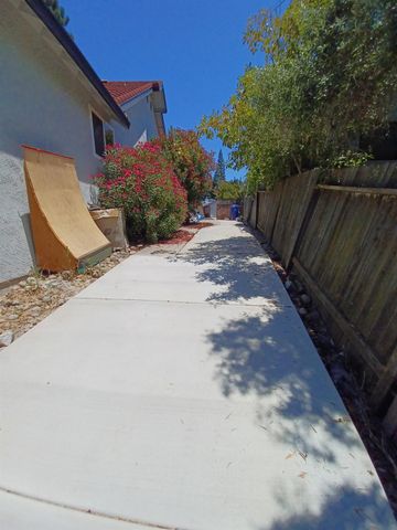 224 Oak Canyon Way, Folsom, CA 95630