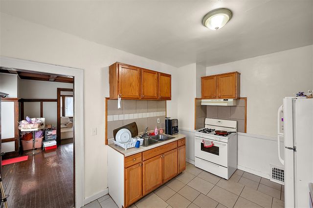 8983 Beverly Court, Detroit, MI 48204