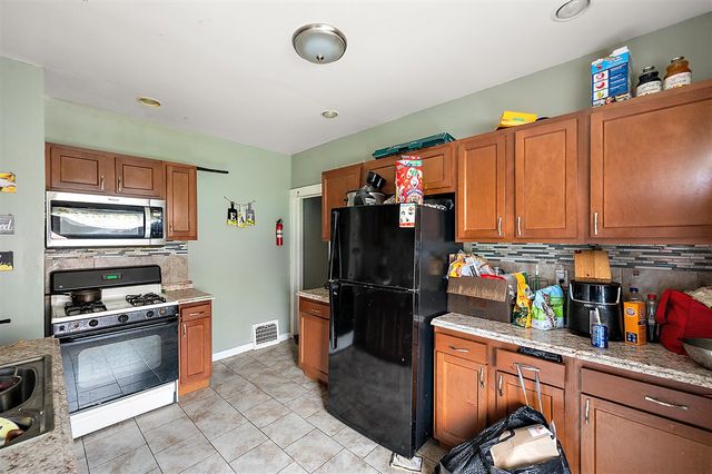 8983 Beverly Court, Detroit, MI 48204
