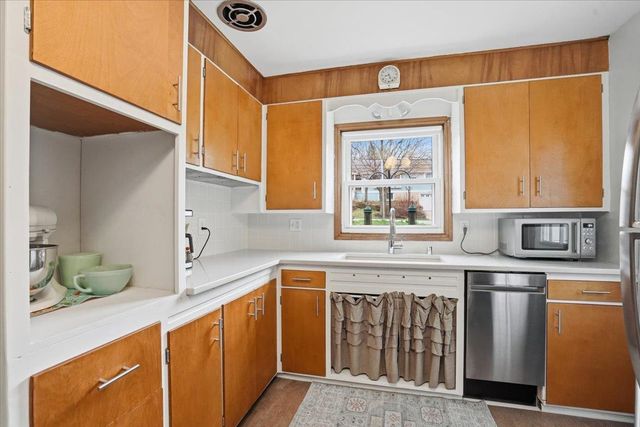 102 W Lakeview Avenue, Madison, WI 53716