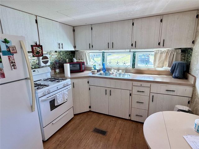 6904 CORTEZ RD W 15, Bradenton, FL 34210