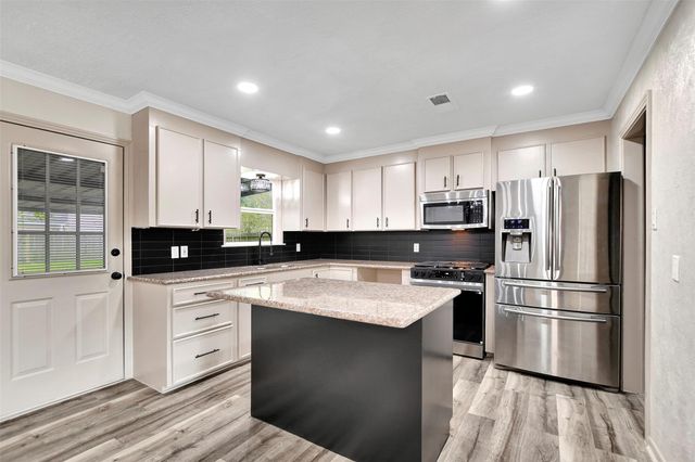 1914 Monroe Drive, Pasadena, TX 77502