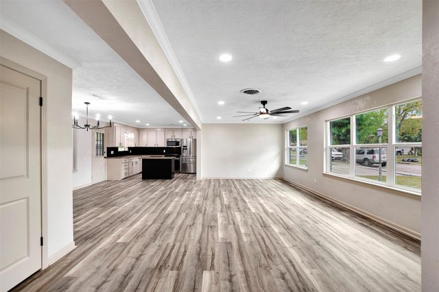 1914 Monroe Drive, Pasadena, TX 77502