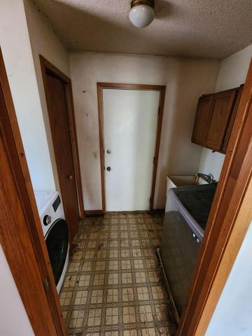 21391 Rum River Drive, Oak Grove, MN 55303