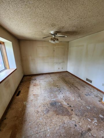21391 Rum River Drive, Oak Grove, MN 55303