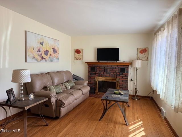 1032 Bill Road, Rotterdam, NY 12303