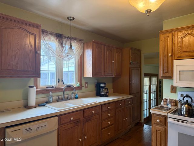 1032 Bill Road, Rotterdam, NY 12303