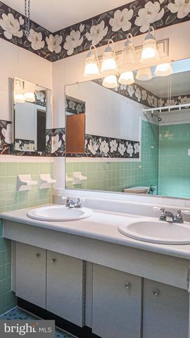 9922 S CANTERBURY RD, Philadelphia, PA 19114
