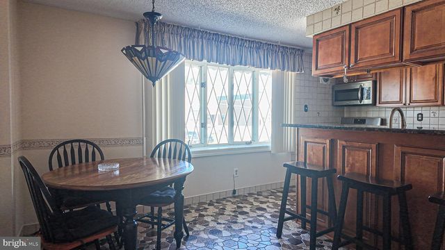 9922 S CANTERBURY RD, Philadelphia, PA 19114
