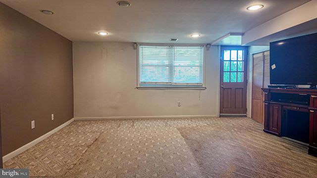 9922 S CANTERBURY RD, Philadelphia, PA 19114