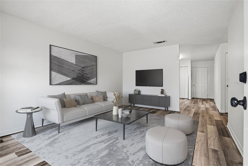 Image 9 of property listing at 729/731 SUNBRIGHT DRIVE, Seffner, FL 33584