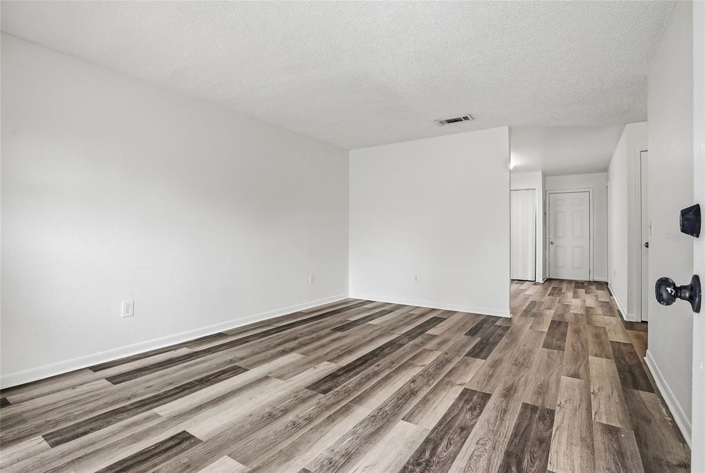 Image 10 of property listing at 729/731 SUNBRIGHT DRIVE, Seffner, FL 33584