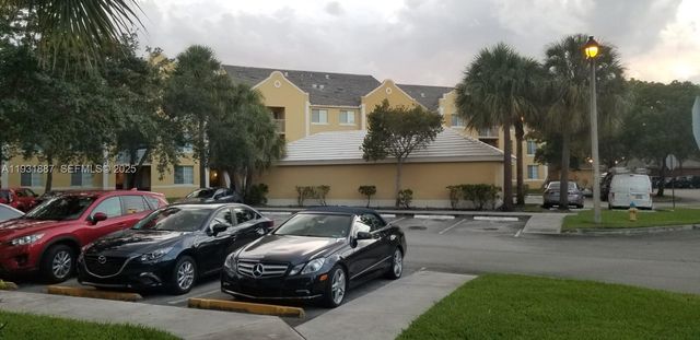 11145 SW 6th St 104, Pembroke Pines, FL 33025