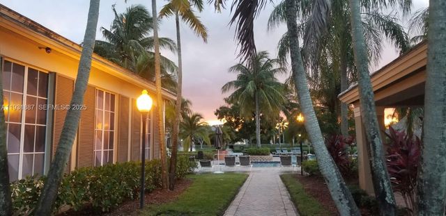 11145 SW 6th St 104, Pembroke Pines, FL 33025