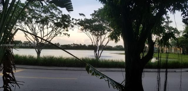 11145 SW 6th St 104, Pembroke Pines, FL 33025