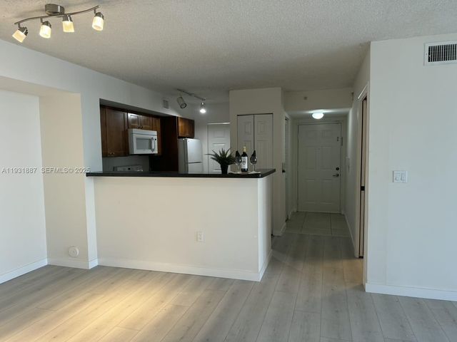 11145 SW 6th St 104, Pembroke Pines, FL 33025