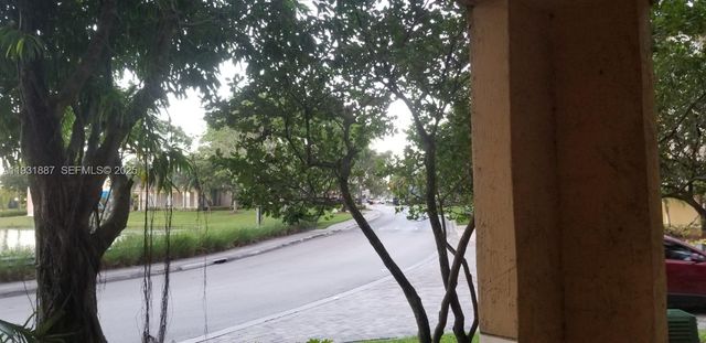 11145 SW 6th St 104, Pembroke Pines, FL 33025