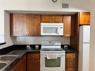 11145 SW 6th St 104, Pembroke Pines, FL 33025