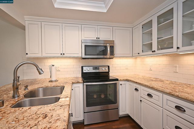 1332 Canyonwood Ct 2, Walnut Creek, CA 94595