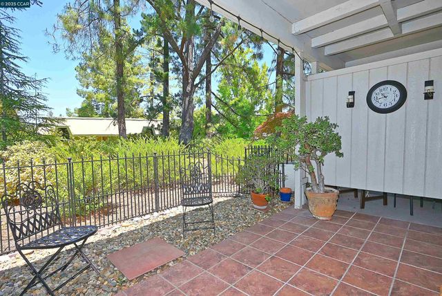 1332 Canyonwood Ct 2, Walnut Creek, CA 94595