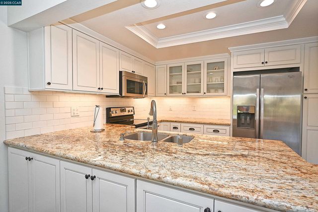 1332 Canyonwood Ct 2, Walnut Creek, CA 94595